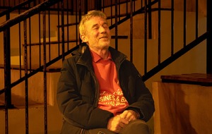 Loïc fait toujours de la pub à notre ancien sponsor Nicolas Chauvin.